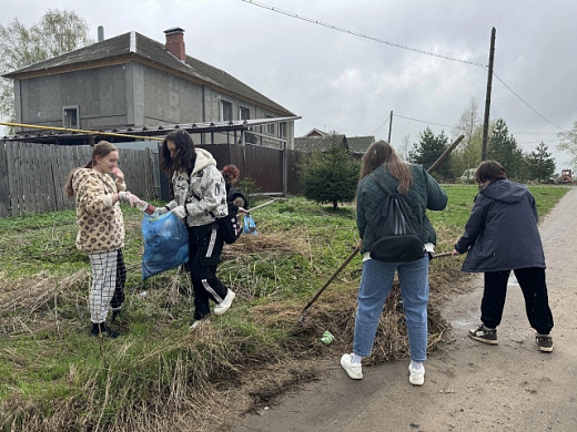 Студенты из Тейкова помогают ветеранам с домашними делами